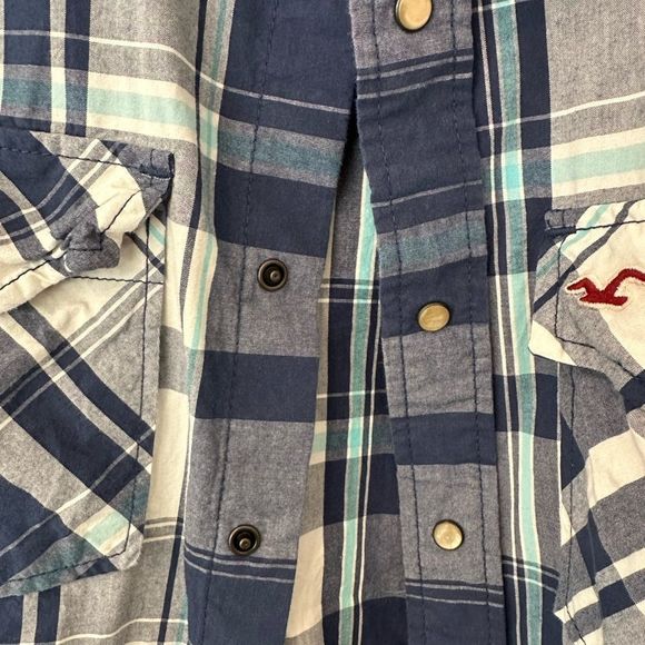 Men’s Hollister Button Down with blue plaid pattern. - Picture 4 of 5